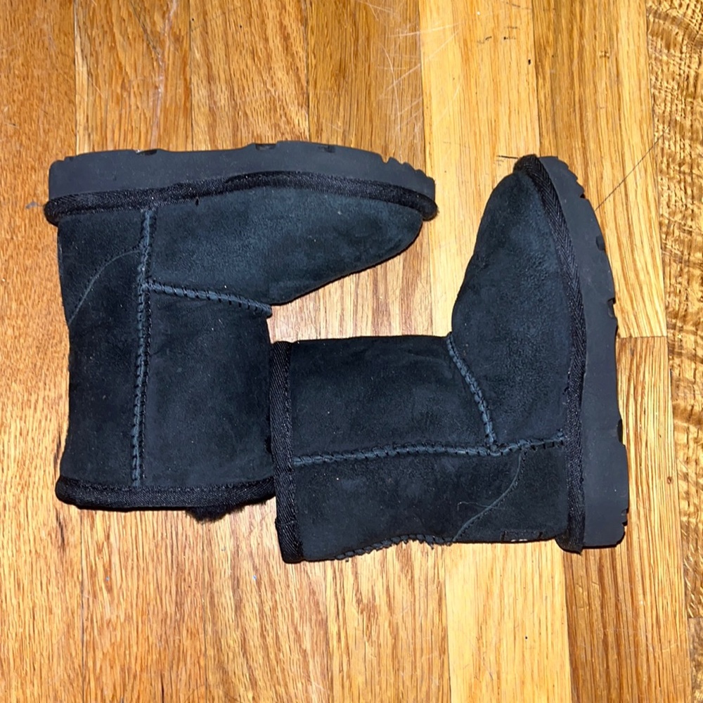 Toddler black ugg boot